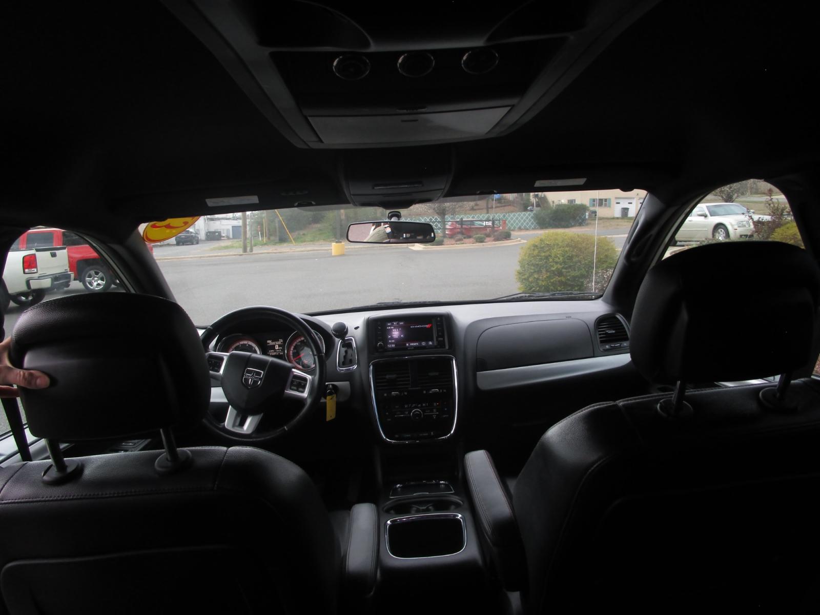 2013 WHITE /Black / Leather Dodge Grand Caravan R/T (2C4RDGEG9DR) with an 3.6L V6 DOHC 24V engine, 6-Speed Automatic transmission, located at 1814 Albert Pike Road, Hot Springs, AR, 71913, (501) 623-1717, 34.494228, -93.094070 - Photo #6